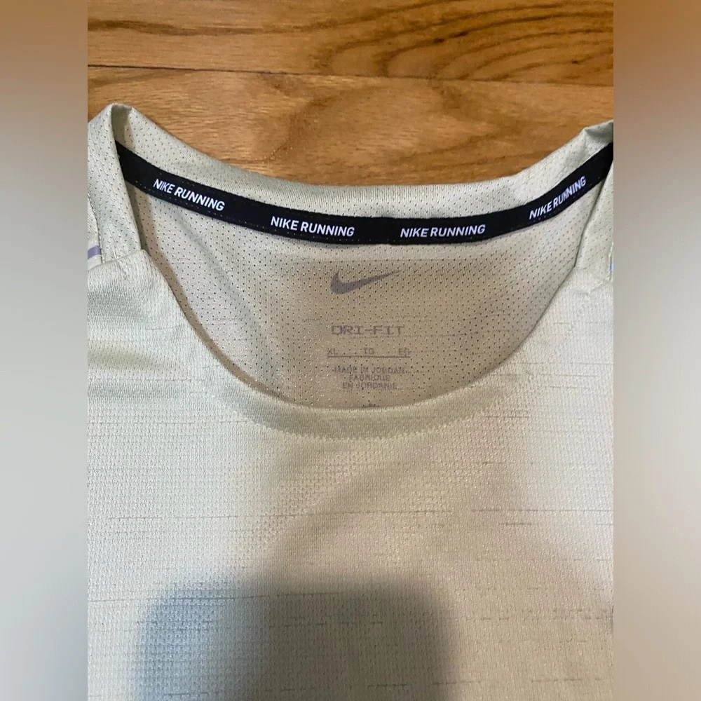 Nike Dri-FIT Miler Short Sleeve Running t-shirt light green Men’s sz XL NEW! - Picture 3 of 6